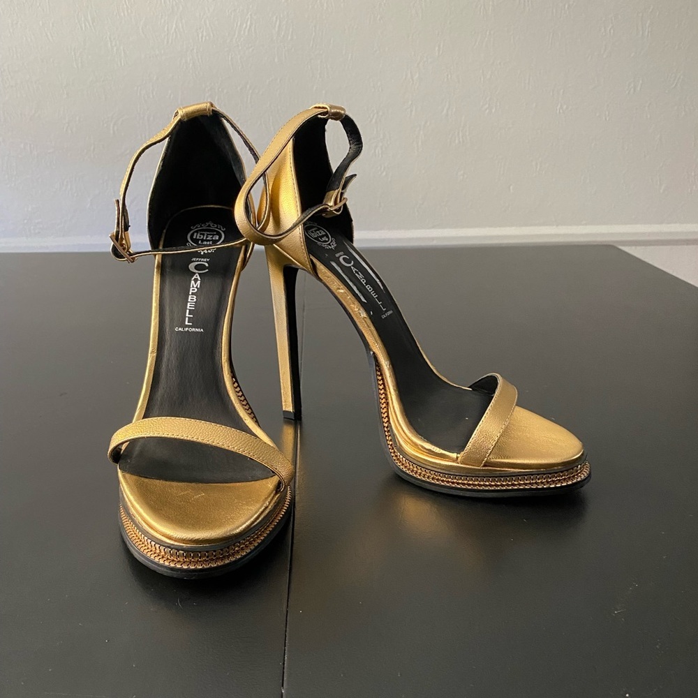 ✨Stunning Jeffery Campbell Gold Tropicana Pumps
